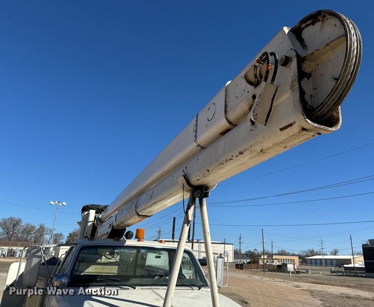 image for item NU9455 1984 Ford F700 bucket truck