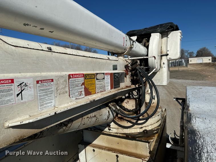 image for item NU9455 1984 Ford F700 bucket truck