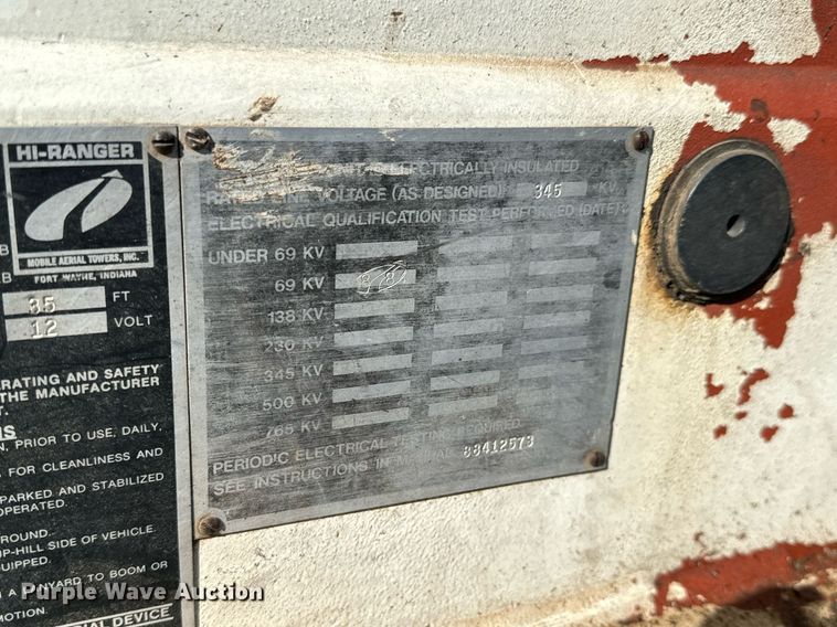 image for item NU9455 1984 Ford F700 bucket truck