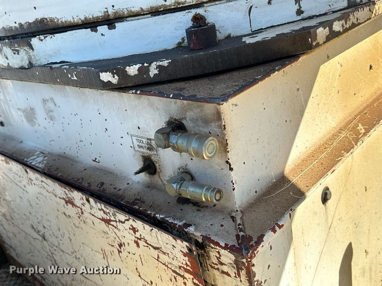 image for item NU9455 1984 Ford F700 bucket truck