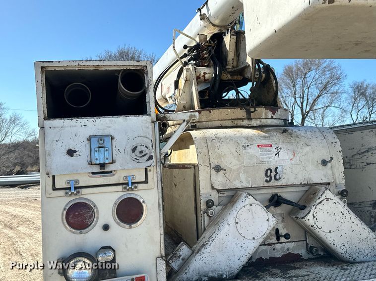 image for item NU9455 1984 Ford F700 bucket truck