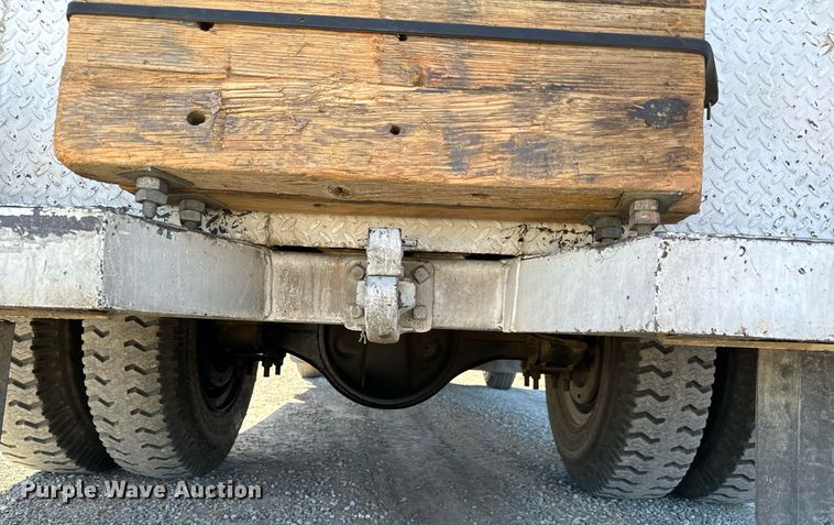 image for item NU9455 1984 Ford F700 bucket truck