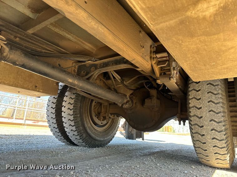 image for item NU9455 1984 Ford F700 bucket truck