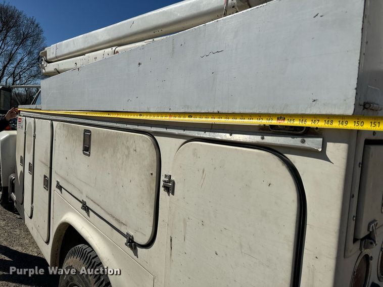 image for item NU9455 1984 Ford F700 bucket truck