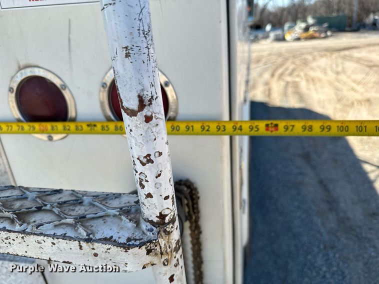 image for item NU9455 1984 Ford F700 bucket truck