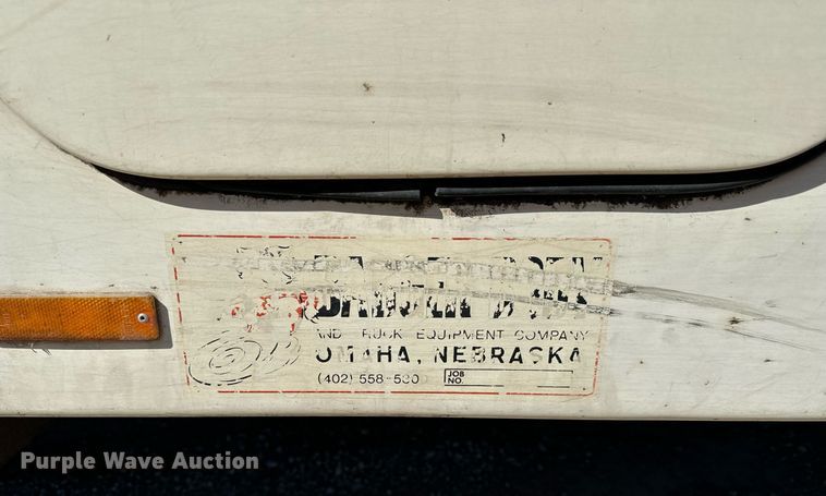 image for item NU9455 1984 Ford F700 bucket truck