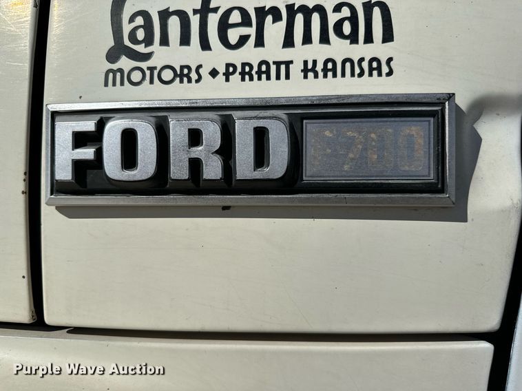 image for item NU9455 1984 Ford F700 bucket truck