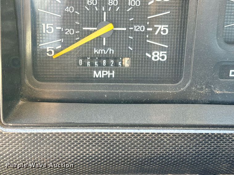 image for item NU9455 1984 Ford F700 bucket truck