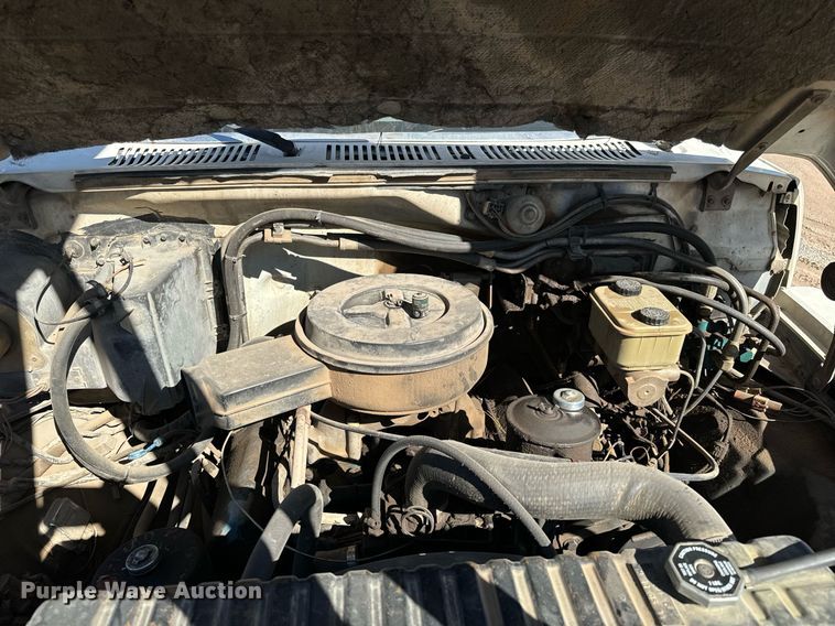 image for item NU9455 1984 Ford F700 bucket truck