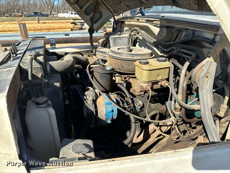 image for item NU9455 1984 Ford F700 bucket truck