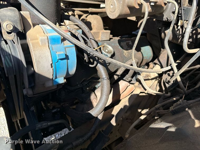 image for item NU9455 1984 Ford F700 bucket truck