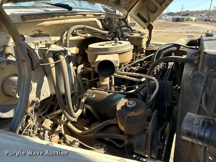 image for item NU9455 1984 Ford F700 bucket truck