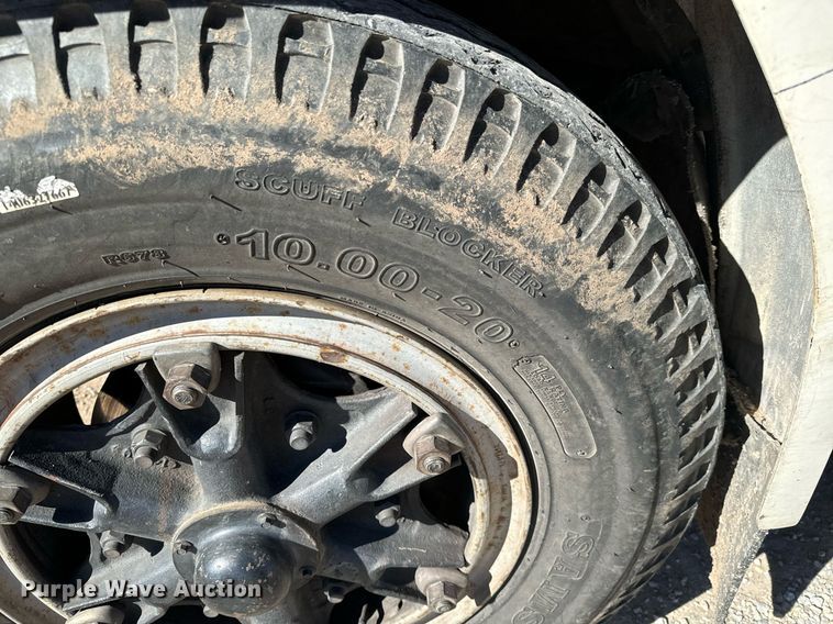 image for item NU9455 1984 Ford F700 bucket truck