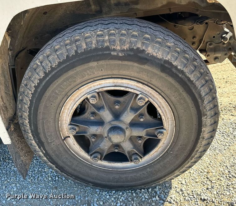 image for item NU9455 1984 Ford F700 bucket truck