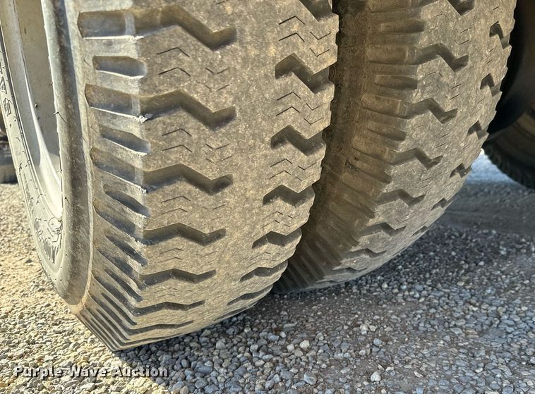 image for item NU9455 1984 Ford F700 bucket truck