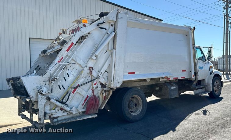 image for item NU9456 2007 Sterling Acterra refuse truck