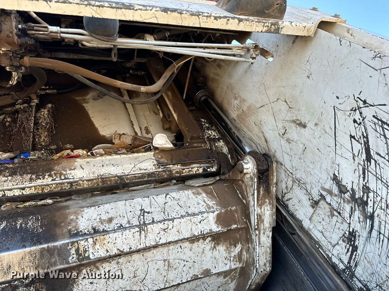 image for item NU9456 2007 Sterling Acterra refuse truck