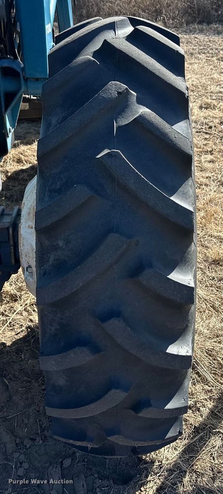 image for item OA9532 Ford 4630 MFWD tractor