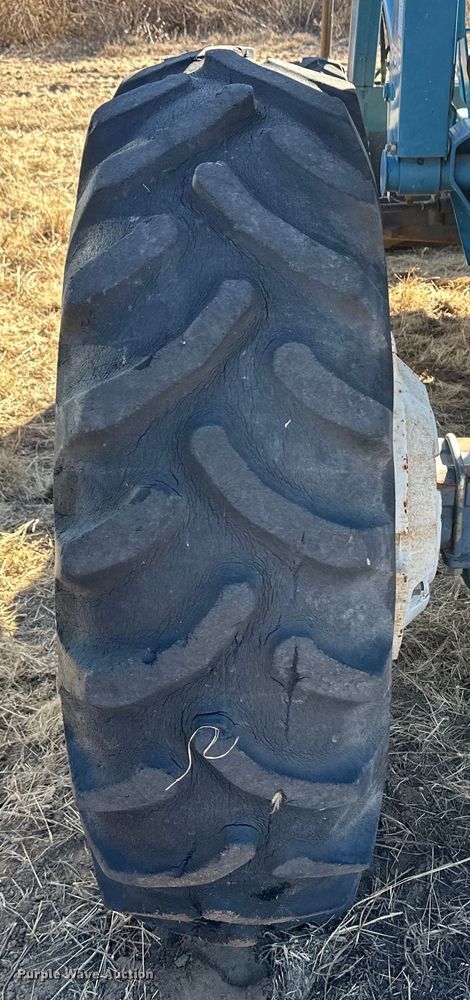 image for item OA9532 Ford 4630 MFWD tractor