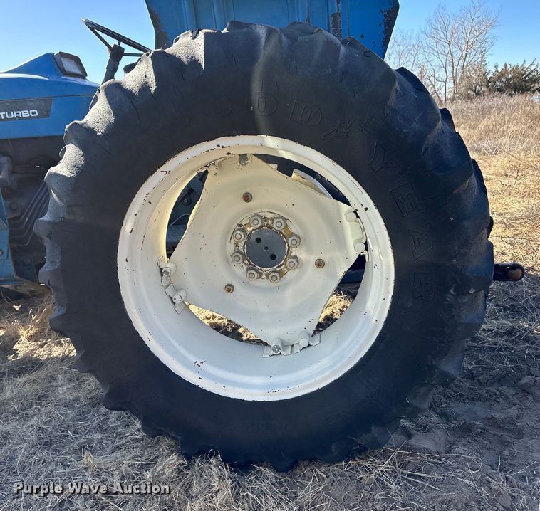 image for item OA9532 Ford 4630 MFWD tractor