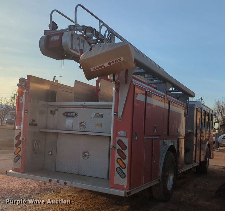 image for item OD9198 1993 E-One Cyclone ladder fire truck