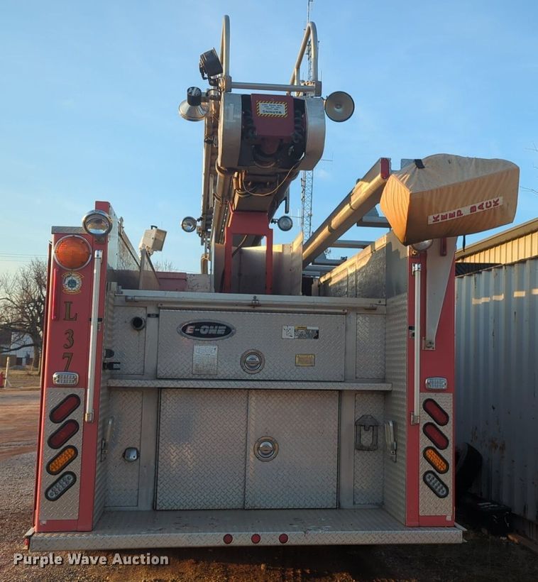 image for item OD9198 1993 E-One Cyclone ladder fire truck