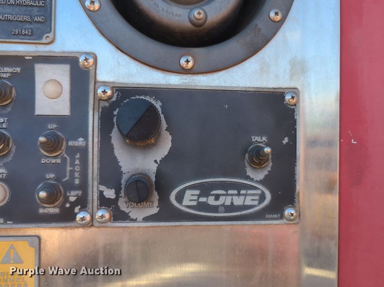 image for item OD9198 1993 E-One Cyclone ladder fire truck