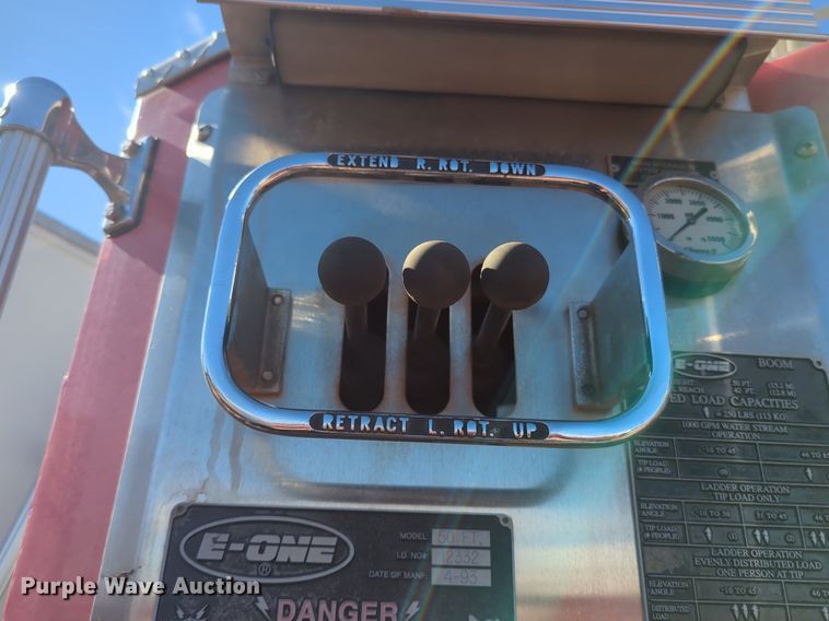 image for item OD9198 1993 E-One Cyclone ladder fire truck