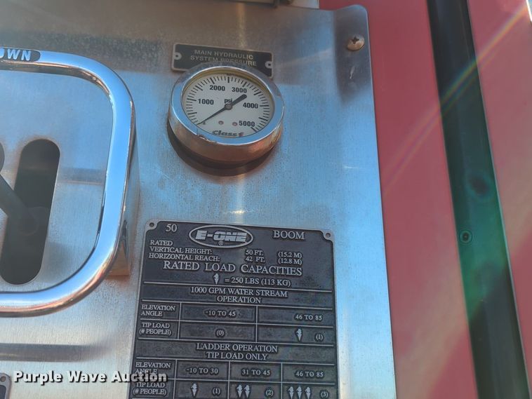 image for item OD9198 1993 E-One Cyclone ladder fire truck