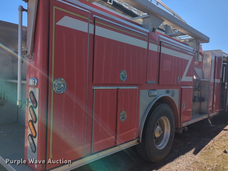 image for item OD9198 1993 E-One Cyclone ladder fire truck