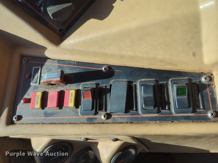 image for item OD9198 1993 E-One Cyclone ladder fire truck