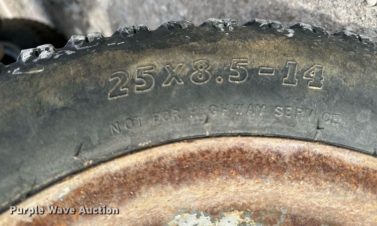 image for item OJ9490 Case IH DX33 tractor