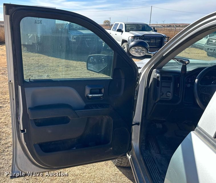 image for item OK9157 2018 Chevrolet  Silverado 1500 Crew Cab pickup truck