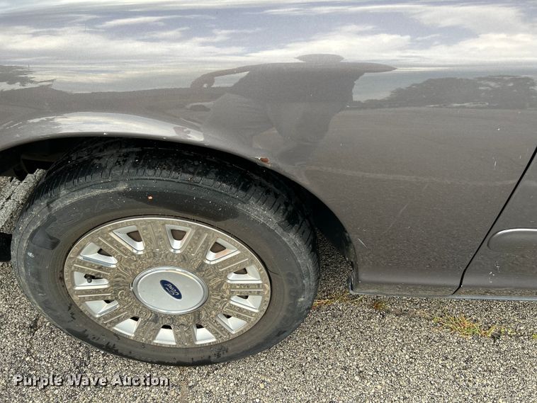 image for item OK9749 2008 Ford Crown Victoria Police Interceptor 