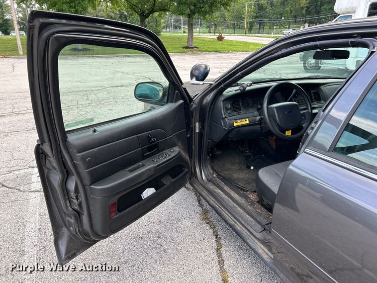 image for item OK9749 2008 Ford Crown Victoria Police Interceptor 