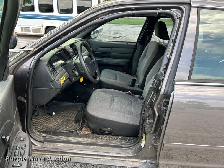 image for item OK9749 2008 Ford Crown Victoria Police Interceptor 