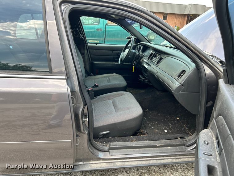 image for item OK9749 2008 Ford Crown Victoria Police Interceptor 