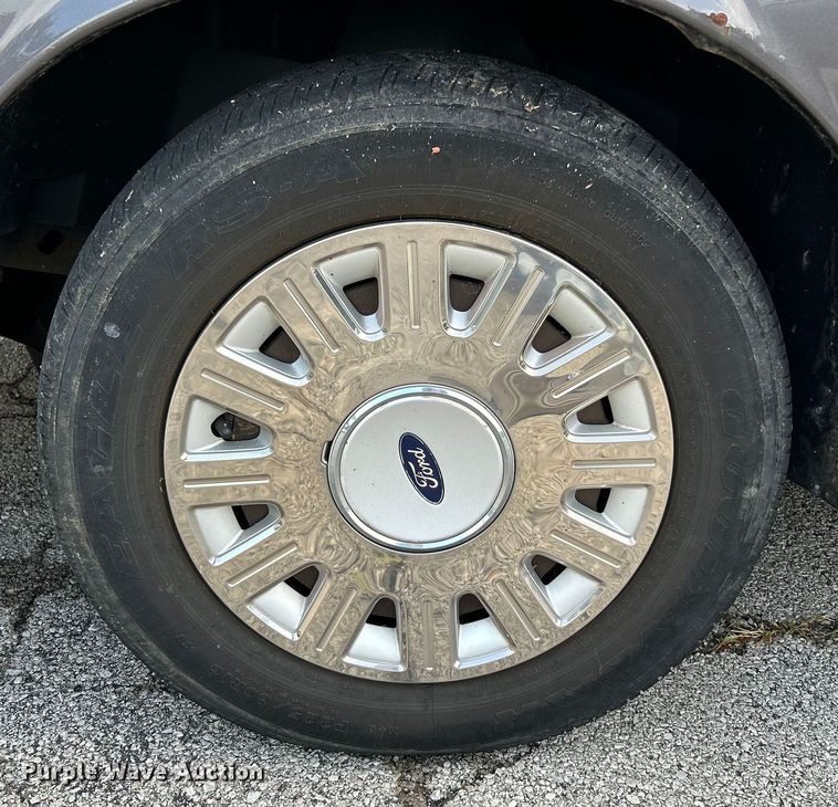 image for item OK9749 2008 Ford Crown Victoria Police Interceptor 