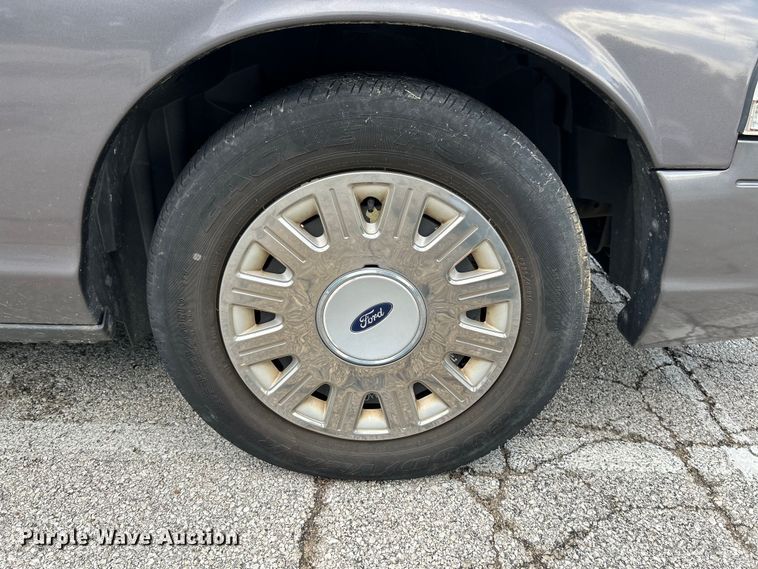 image for item OK9749 2008 Ford Crown Victoria Police Interceptor 