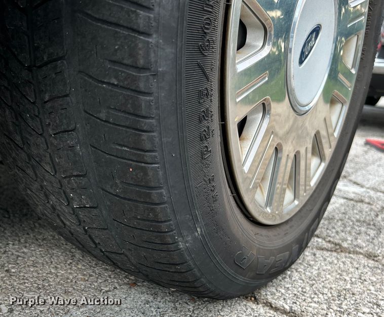 image for item OK9749 2008 Ford Crown Victoria Police Interceptor 