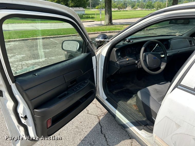 image for item OK9752 2009 Ford  Crown Victoria Police Interceptor 