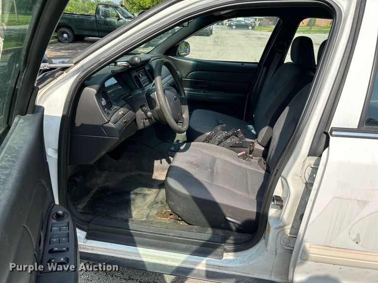 image for item OK9752 2009 Ford  Crown Victoria Police Interceptor 