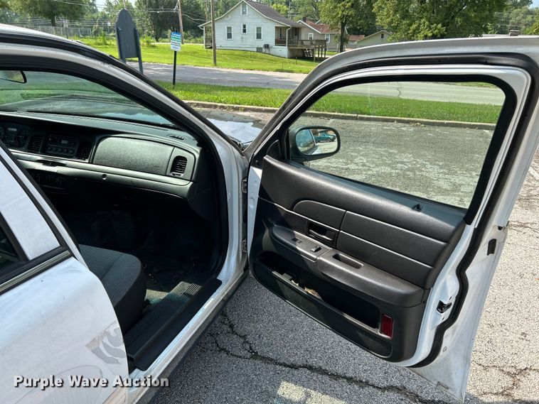 image for item OK9752 2009 Ford  Crown Victoria Police Interceptor 