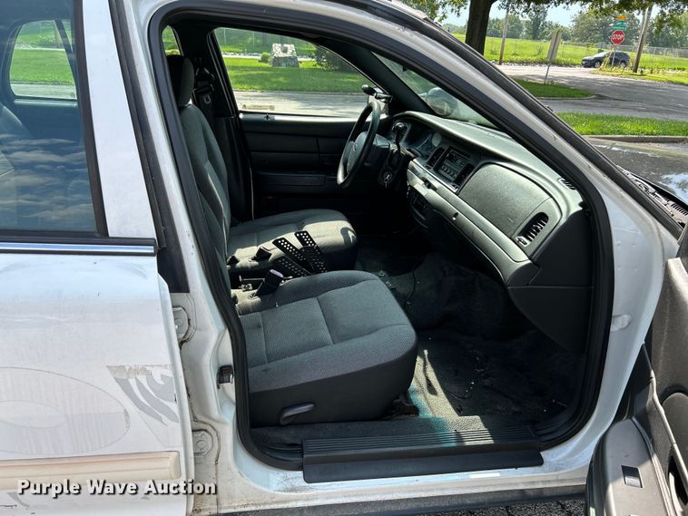 image for item OK9752 2009 Ford  Crown Victoria Police Interceptor 