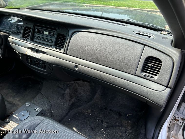 image for item OK9752 2009 Ford  Crown Victoria Police Interceptor 