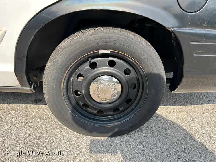 image for item OK9752 2009 Ford  Crown Victoria Police Interceptor 