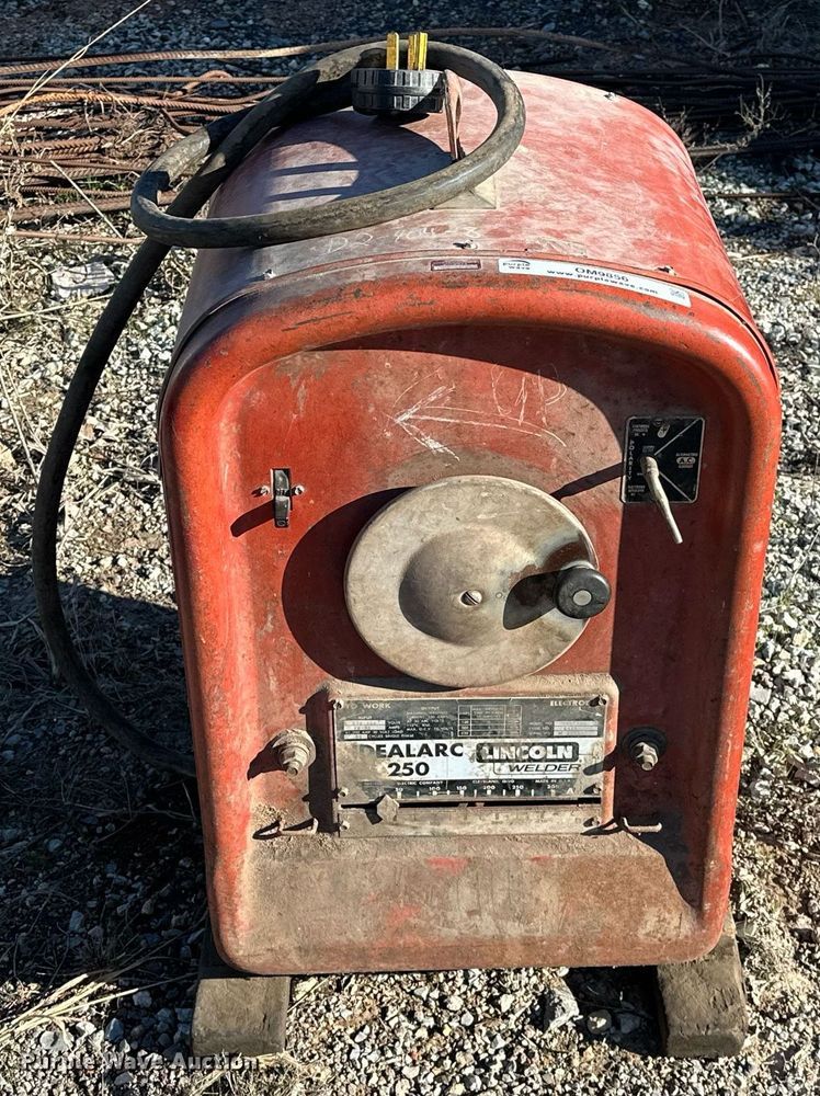 image for item OM9856 Lincoln Welder  Idealarc 250 welder