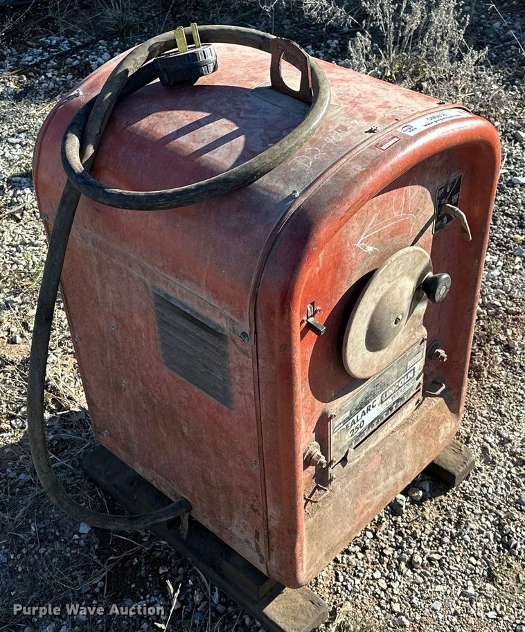 image for item OM9856 Lincoln Welder  Idealarc 250 welder