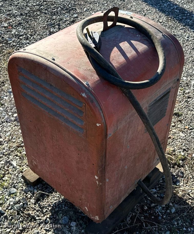 image for item OM9856 Lincoln Welder  Idealarc 250 welder