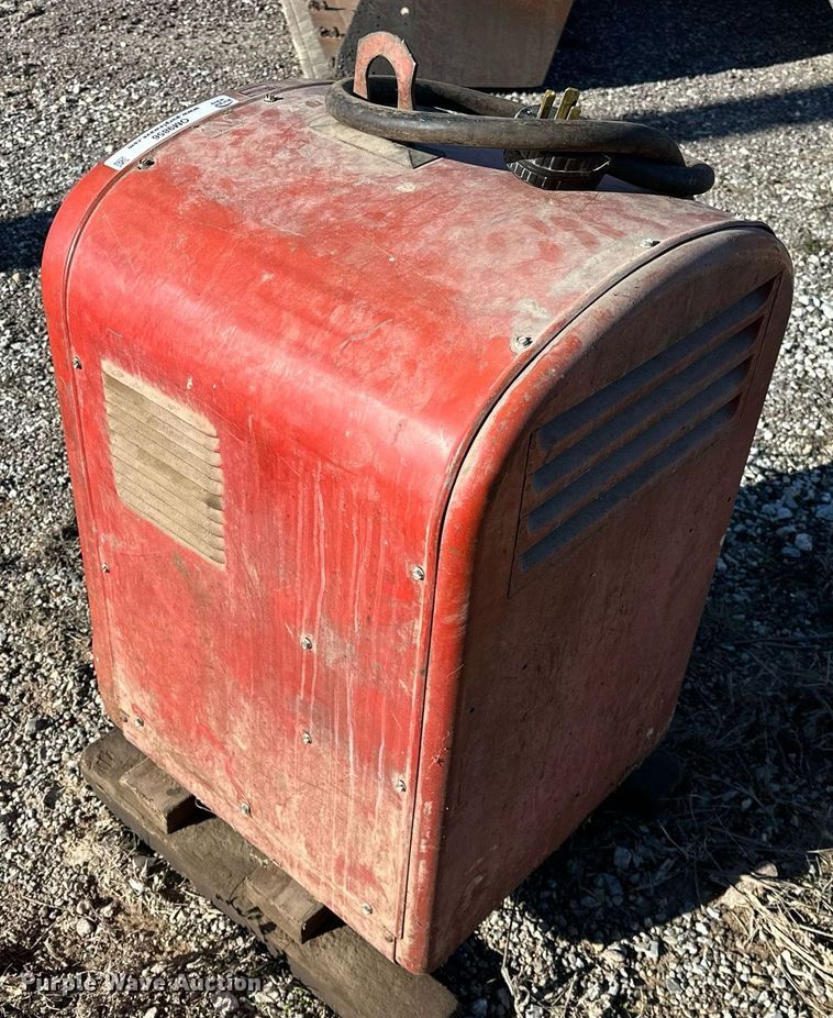 image for item OM9856 Lincoln Welder  Idealarc 250 welder